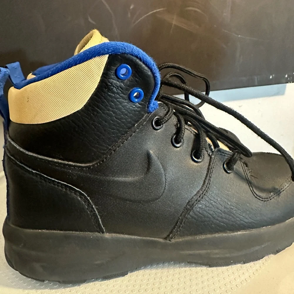 Nike Manoa Sneakers Boots